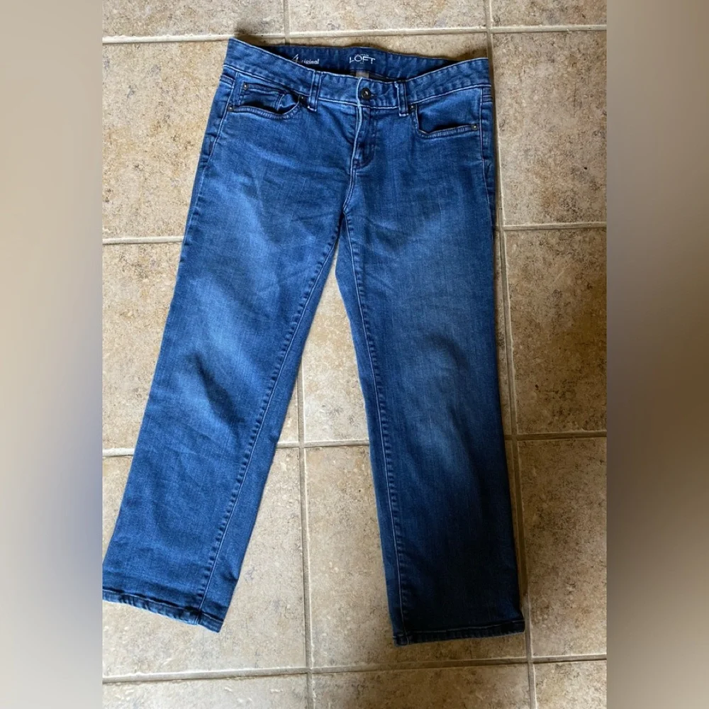 LOFT - Woman’s mid rise blue denim cropped jeans, Size: 4
